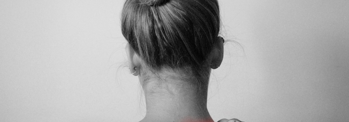 back, pain, shoulder, injury, nature, sun, burn, posture, ergonomic, woman, girl, soreness, discomfort, ache, hurt, irradiate, gray pain